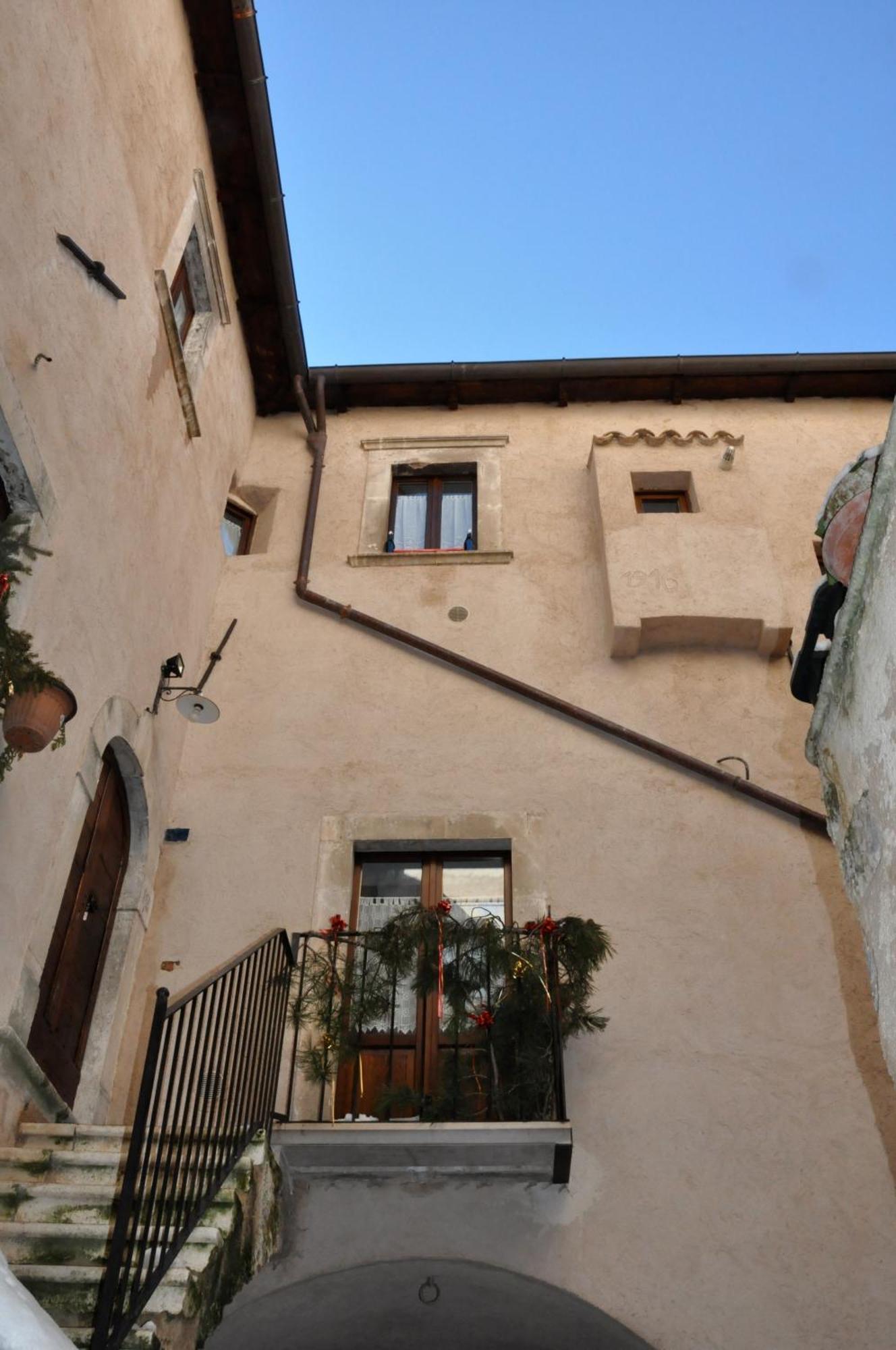 Residence Il Palazzo Santo Stefano Di Sessanio Exterior foto
